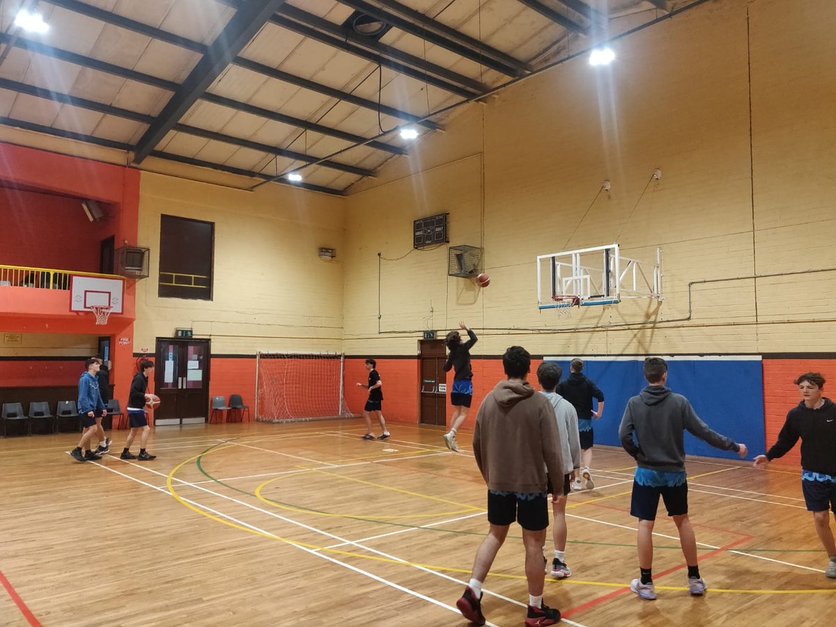 IENewparkSchool's tweet photo. A win for the Senior Boys' basketball team 36-28 against @MonCBS sees the team through to the QF of the All Ireland league. Safe trip home boys and well done! 
#prideofnewpark https://t.co/MSnNtDSApY