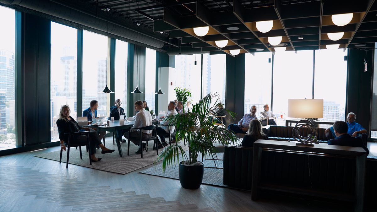 CresaCorp's tweet photo. What’s working now? Take a tour through the new Cresa HQ space at 167 GREEN to see how we merged employee preferences with our business goals to create a space where we can thrive and grow together. 

https://t.co/zEfOsCJMJO https://t.co/cGvWIY95z1