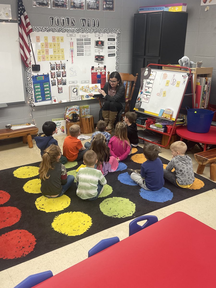 MrNickLarson's tweet photo. Alway a great morning when you get in to some elementary classrooms! ⁦@jmomm4⁩ ⁦@CR6Trojans⁩ https://t.co/yuzYK0lEic