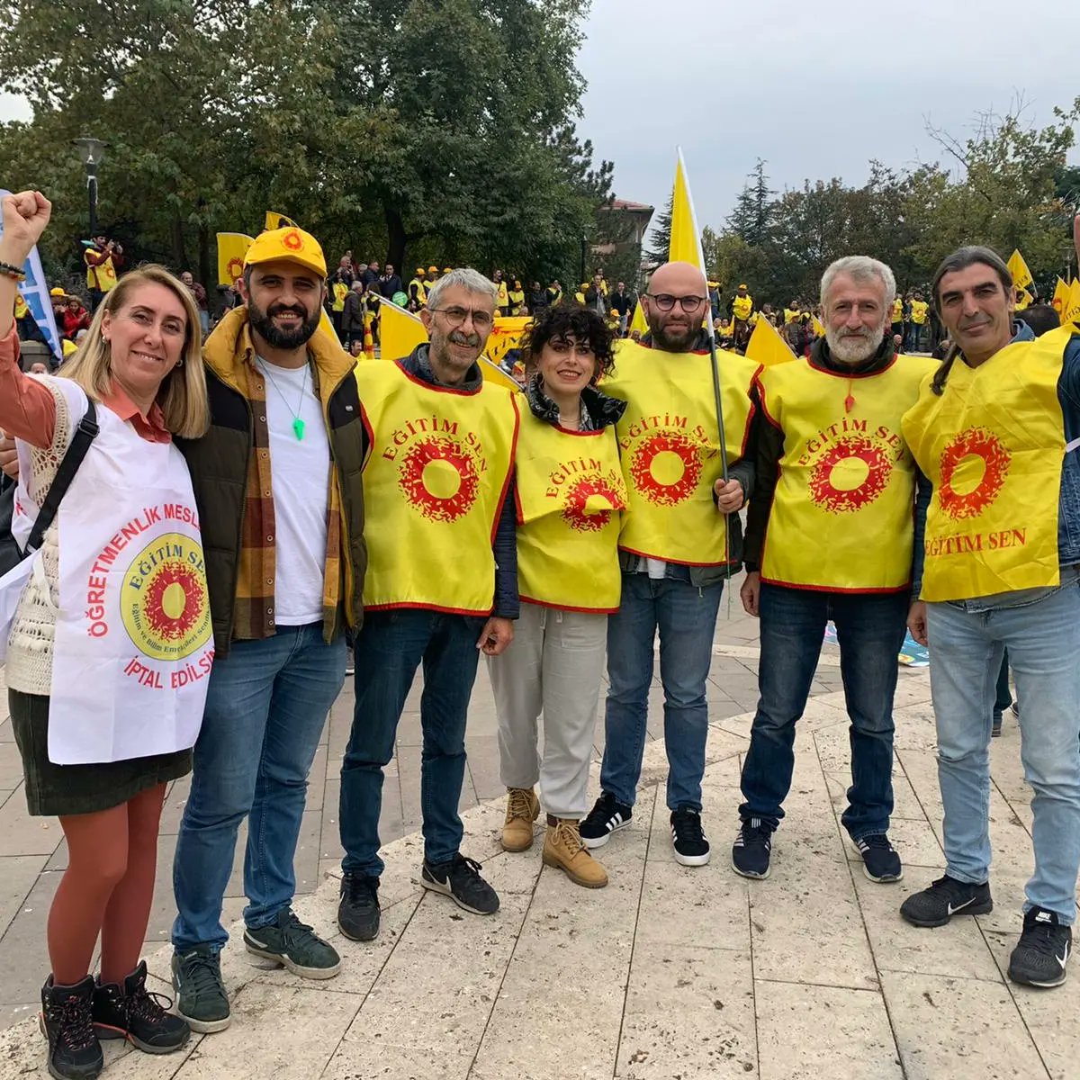 #KESKlilertakipleşiyor
#MemuraEk5Bin
Yaşasın dayanışma