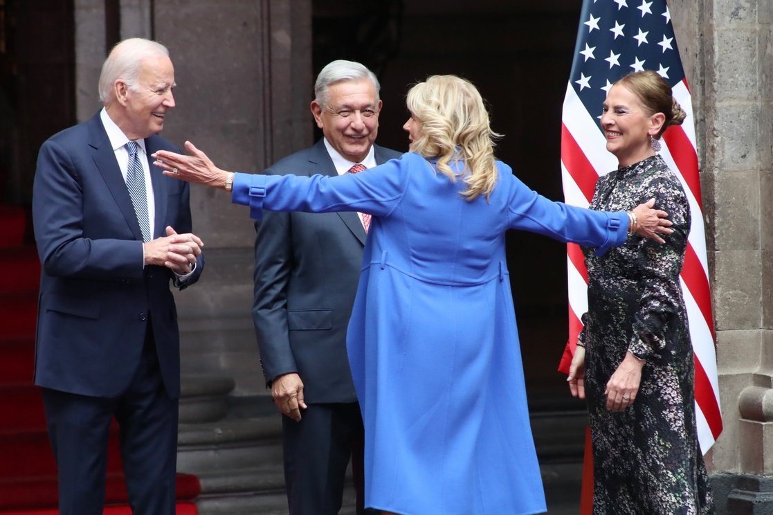 isaac_profesor's tweet photo. Noticias del día en México :
- Diálogo bilateral AMLO-Biden: AL tema principal
- Trudeau llega a México. Aterriza en AIFA. 
- Atentado vs parlamento brasileño, condenado internacionalmente
- Cristina Rivera Garza ingresa en Colegio Nacional https://t.co/6fwM2xJCKx