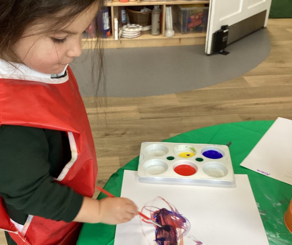 Little Knellies have been learning all about colour mixing and were amazed at how many different colours they could make just by using the primary colours (red, blue and yellow) with white! Look at those artists at work!

#eyfs #nurseryschool #learningthroughplay #colour