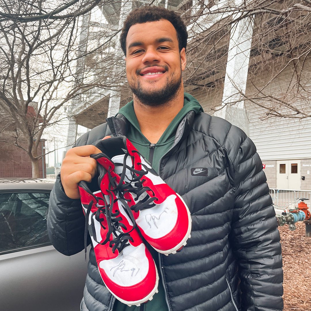 RT for the chance to win @arikarmstead signed cleats during double vote day! ✌️ #WPMOYChallenge Armstead No purchase necessary. Official rules: 49rs.co/3k6idPn