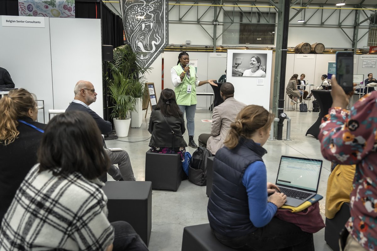 ASBLissimo's tweet photo. Ça pitche, ça pitche au salon ASBLissimo … 

@RsoEntreprendre #forward #asbl #salon #congres #fair #event #meetup  #transition #ecologie #environnement #numerique #digital #economie #association #associatif #challenge #defi #presentation #pitch #pitchassociatif #elevatorpitch https://t.co/EmLZVTVSME
