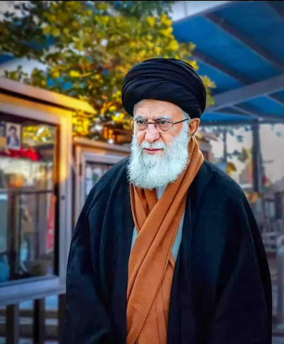 MissarKataya's tweet photo. الخامنائي نور يشع في كل الكون ...فداك الروح والعمر يا سيدي ...ولايتي خامنائي#الخامنئي_رمزنا_المقدس https://t.co/wG4a8LPVSN
