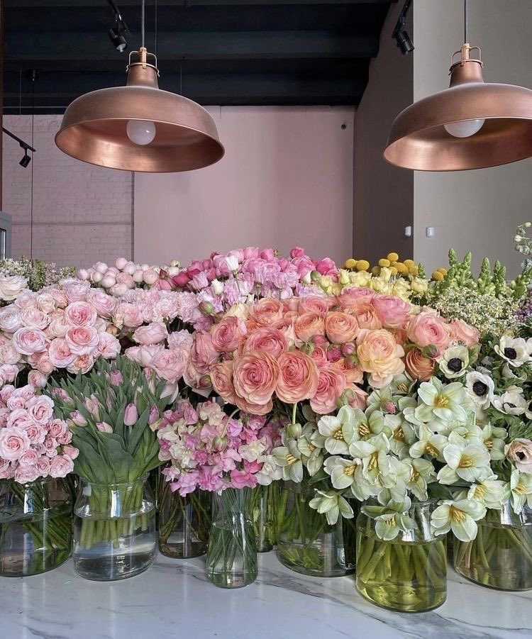 lunafleuri's tweet photo. It is time to get yourself a fresh flowers. https://t.co/1M7tOzkngy