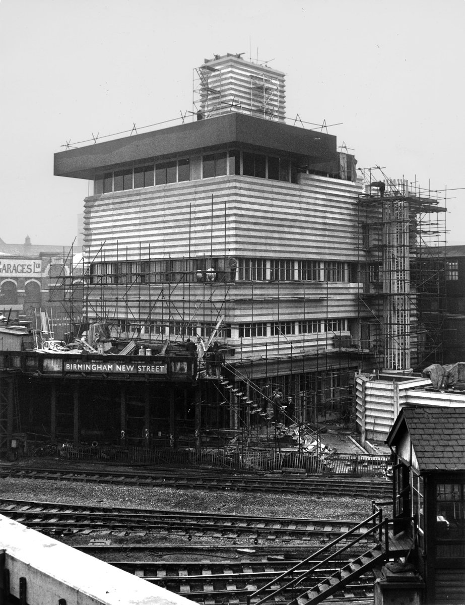 🚦 It's the end of an era for Birmingham New Street’s Grade II listed signal box.

The signalling equipment is now digital - like in the rest of the region - for better and more reliable journeys: 

➡️ networkrailmediacentre.co.uk/news/end-of-an…

#TimeHopTuesday

📷 Kidderminster Railway Museum