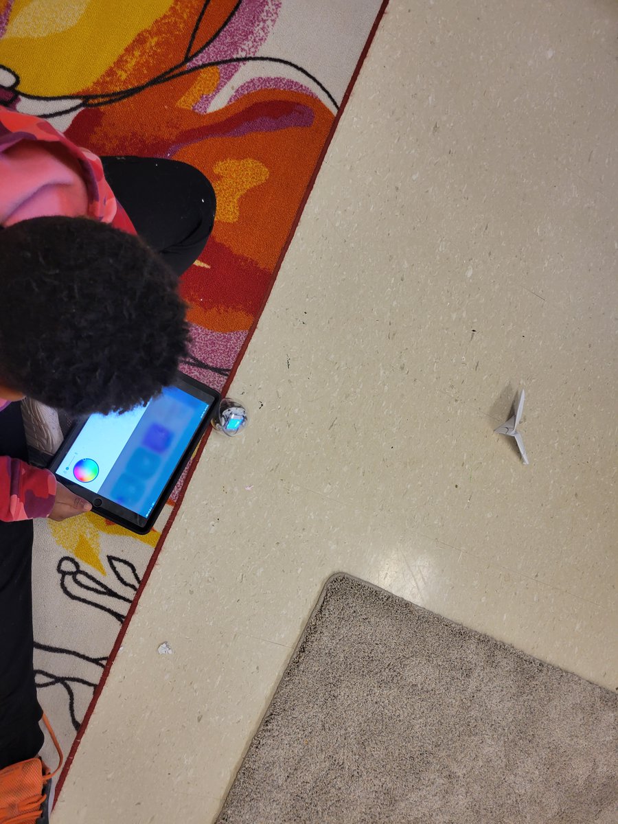 melthornhill's tweet image. 3rd-grade students in Mrs. Vandal&apos;s class had a mini maker fair today as they explored how to code with Spheros, Indi, and Ozobots. #kcslearning2020