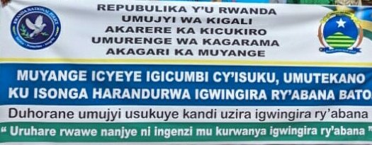 CellMuyange's tweet photo. Mu Bukangurambaga bw'Isuku  Umutekano no kurwanya igwingira ry'Abana  @CellMuyange kubufatanye n'Intore ziri ku rugerero. Hubatswe Akarima k'Igikoni kicyitegererezo kubakiwe ikigo mbonezamikurire  ( ECD )cya Muyange mu rwego rwo kurandura igwingira ry'abana. @PudenceR https://t.co/1XXAVV9a7i