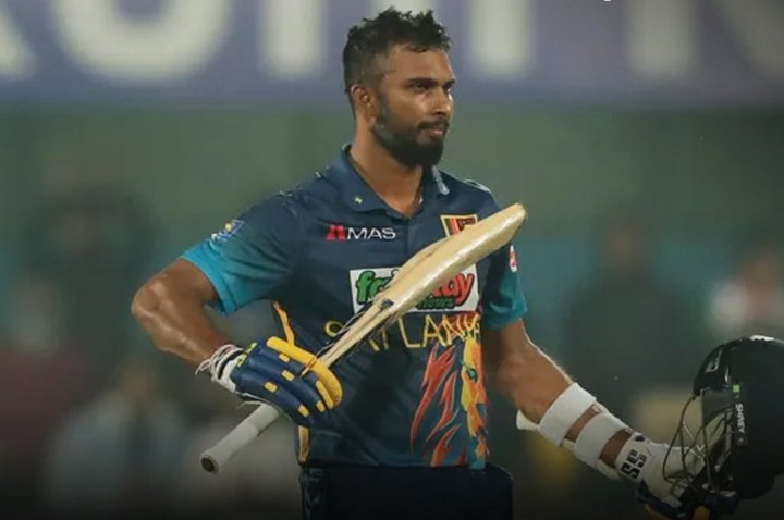 Thisumi101's tweet photo. 2nd century for Captain ๐ฅน๐ฅ
Scored 108(88) with 12 fours and 3 sixers
Outstanding knock from the skipper against India ๐ฅบ๐
@dasunshanaka1
#INDvSRI #SRIvIND #shanaka https://t.co/qJ0uZnFskx
