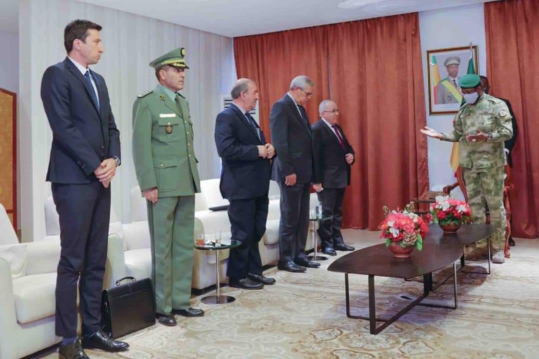 🔴 تعزيز التعاون #المالي🇲🇱 #الجزائري 🇩🇿.

 استقبل رئيس المرحلة الانتقالية، رئيس الدولة، العقيد هاشمي غويتا، اليوم الثلاثاء 10 يناير 2023، وفداً جزائريا قوياً برئاسة وزير خارجية الجمهورية الجزائرية الديمقراطية والشعبية، معالي رمطان لعمامرة، ومن بينهم سفير الجزائر في مالي...👇🏽