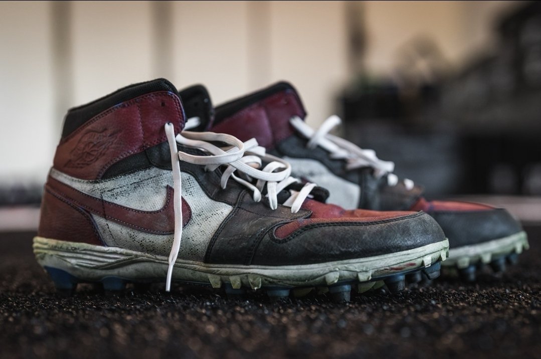 HogfarmerChris's tweet photo. 🚨 GIVEAWAY 🚨 

Game worn @charleslenojr72 autographed cleats from the 2022 Washington Commanders season. 🔥 

To Enter:
✅️Retweet 
✅️Comment #WPMOYChallenge    Leno

[Its 𝘿𝙤𝙪𝙗𝙡𝙚 𝙋𝙤𝙞𝙣𝙩𝙨 𝘿𝘼𝙔]

Winner selected on 1/12 https://t.co/8VnlX6eHy7