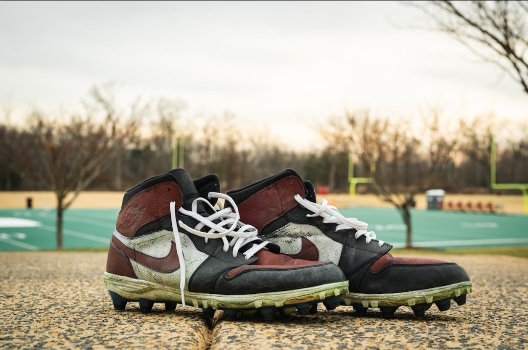 HogfarmerChris's tweet photo. 🚨 GIVEAWAY 🚨 

Game worn @charleslenojr72 autographed cleats from the 2022 Washington Commanders season. 🔥 

To Enter:
✅️Retweet 
✅️Comment #WPMOYChallenge    Leno

[Its 𝘿𝙤𝙪𝙗𝙡𝙚 𝙋𝙤𝙞𝙣𝙩𝙨 𝘿𝘼𝙔]

Winner selected on 1/12 https://t.co/8VnlX6eHy7