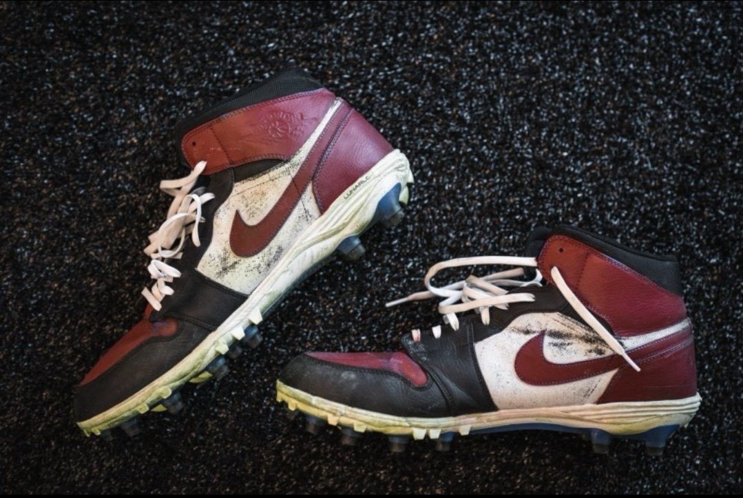 HogfarmerChris's tweet photo. 🚨 GIVEAWAY 🚨 

Game worn @charleslenojr72 autographed cleats from the 2022 Washington Commanders season. 🔥 

To Enter:
✅️Retweet 
✅️Comment #WPMOYChallenge    Leno

[Its 𝘿𝙤𝙪𝙗𝙡𝙚 𝙋𝙤𝙞𝙣𝙩𝙨 𝘿𝘼𝙔]

Winner selected on 1/12 https://t.co/8VnlX6eHy7