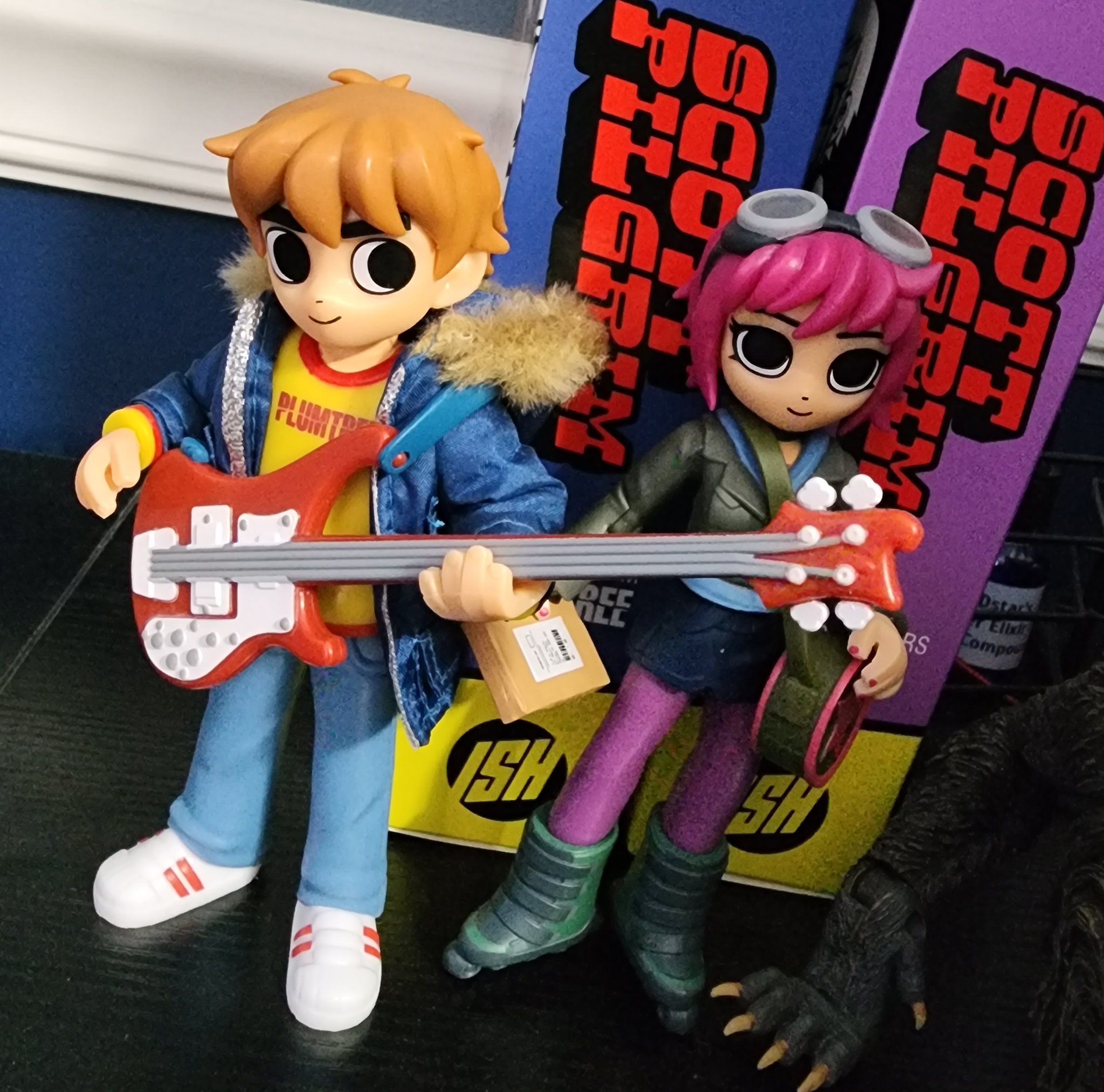 Taku Yamacon on X The sdcc Mezco Scott Pilgrim figure s parks actually fits on the new figure pretty well https t BugcNaWw7v X