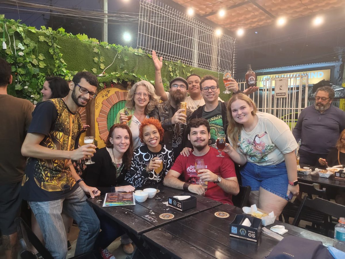 Toca_RJ's tweet photo. 🍻 Registro do nosso #tolkienbirthdaytoast de ontem! Começando o ano com o pé direito na companhia de nossos queridos amigos!
.
#tolkien #jrrtolkien #tolkientoast #tolkiensociety #thelordoftherings #lotr #osenhordosaneis #sda #senhordosaneis #thehobbit #hobbit #tolkientoast2023 https://t.co/pMlcEKqvRt