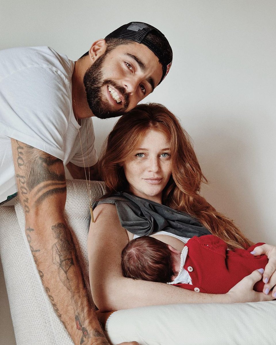 Que lindeza, gente! 🥹 A pequena Aurora já está em casa! Ufa! Nesta terça-feira (10), Pedro Scooby e Cíntia Dicker divulgaram a primeira foto do rostinho da filha para anunciar que ela recebeu alta do hospital Perinatal Laranjeiras...