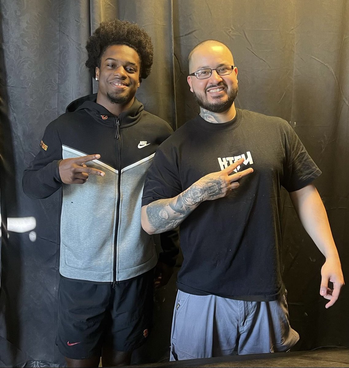 Post Season Rehab with @tahj_washington 🔥 💨 

Appreciate you trusting me and coming down for a session! 💯

Looking forward to seeing you kill it upcoming season at @uscfb ✌🏻🏈 

#football #usc #collegefootball #rehab #sportstherapy #sportsmassage #therapy #therapist #la