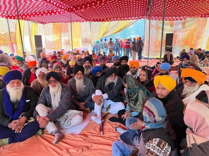 NmoldeepS's tweet photo. #freehawara
#release_bandi_singhs
 #FreeSikhPrisoners 
#Pakka_Morcha #sikhsovereignty#ਬੰਦੀ_ਸਿੰਘ_ਮੋਰਚਾ
ਜਿਸ ਨੂੰ ਦਿਲੋਂ ਪੀੜ੍ਹ ਹੋਊ, ਇਸ ਮੋਰਚੇ ਦਾ ਹਿੱਸਾ ਵੀ ਉਹੀਓ ਬਣੂੰ.....!!
ਸਰਦਾਰ ਸਿਮਰਨਜੀਤ ਸਿੰਘ ਮਾਨ ਬੰਦੀ ਸਿੰਘ ਮੋਰਚੇ ਦਰਮਿਆਨ ਹਾਜ਼ਰੀ ਭਰਦੇ ਹੋਏ....!! https://t.co/1zyVx3Hl2q