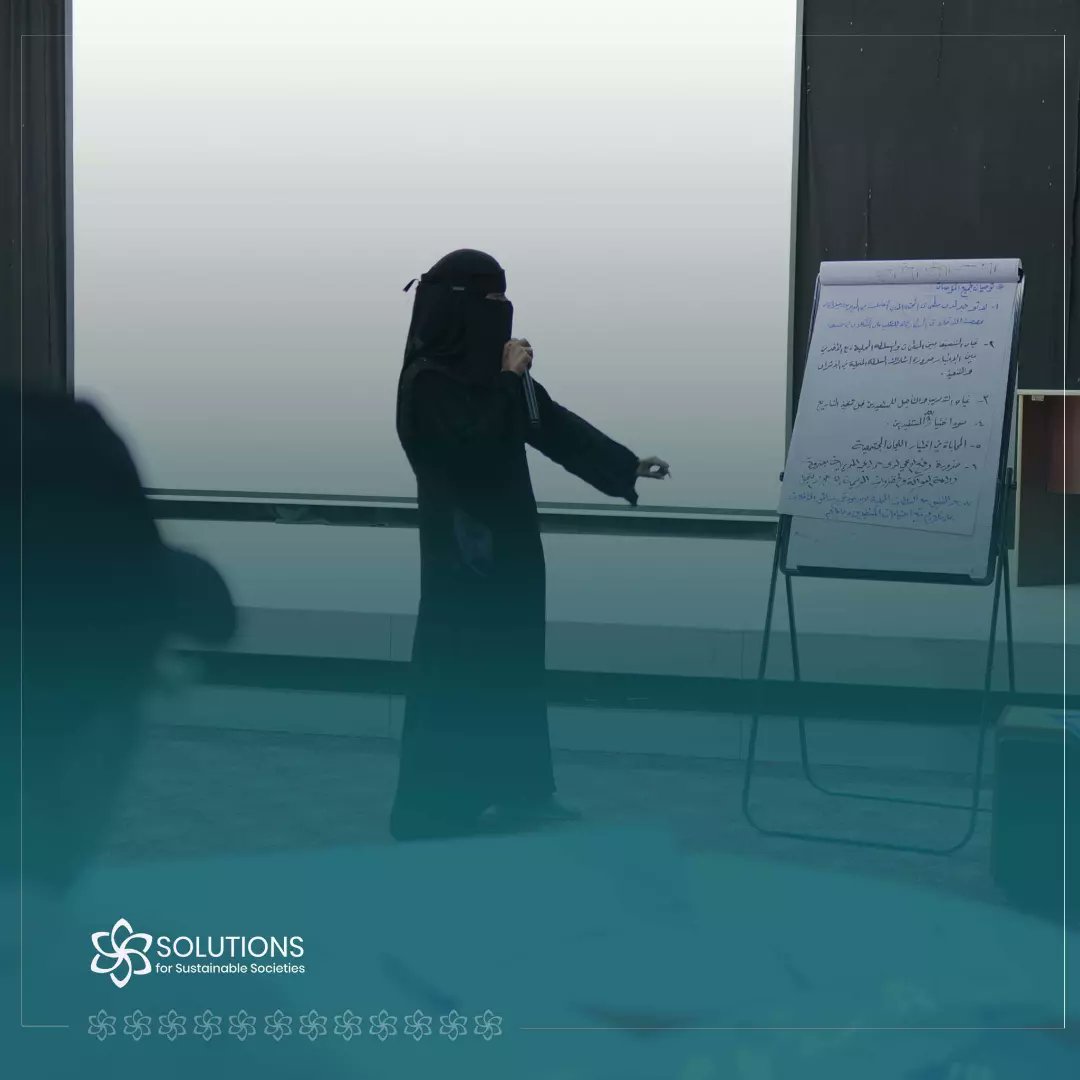 trisinitiative's tweet photo. بعد ثلاثة أيام متواصلة من العمل والنقاش، تم التركيز في كل يوم على نقاط محورية معينة، وكان من نصيب اليوم الأول  "تأثير التغير المناخي محليًا والتنمية الزراعية في مديرية حجر"، والذي أبرز مشاكل القطاع الزراعي في المديرية، والتي تمحورت حول:🌳
١-تدهور البيئة الزراعية#ClimateAction https://t.co/EcXhnv46eV