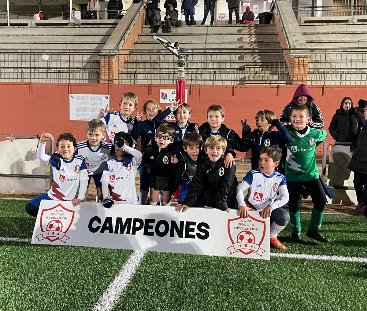 RMajadahonda's tweet photo. PREBENJAMÍN A 

Campeón de la Reyes Magos Cup

¡Enhorabuena campeones!⚡️👏 https://t.co/foVAFAGHS1