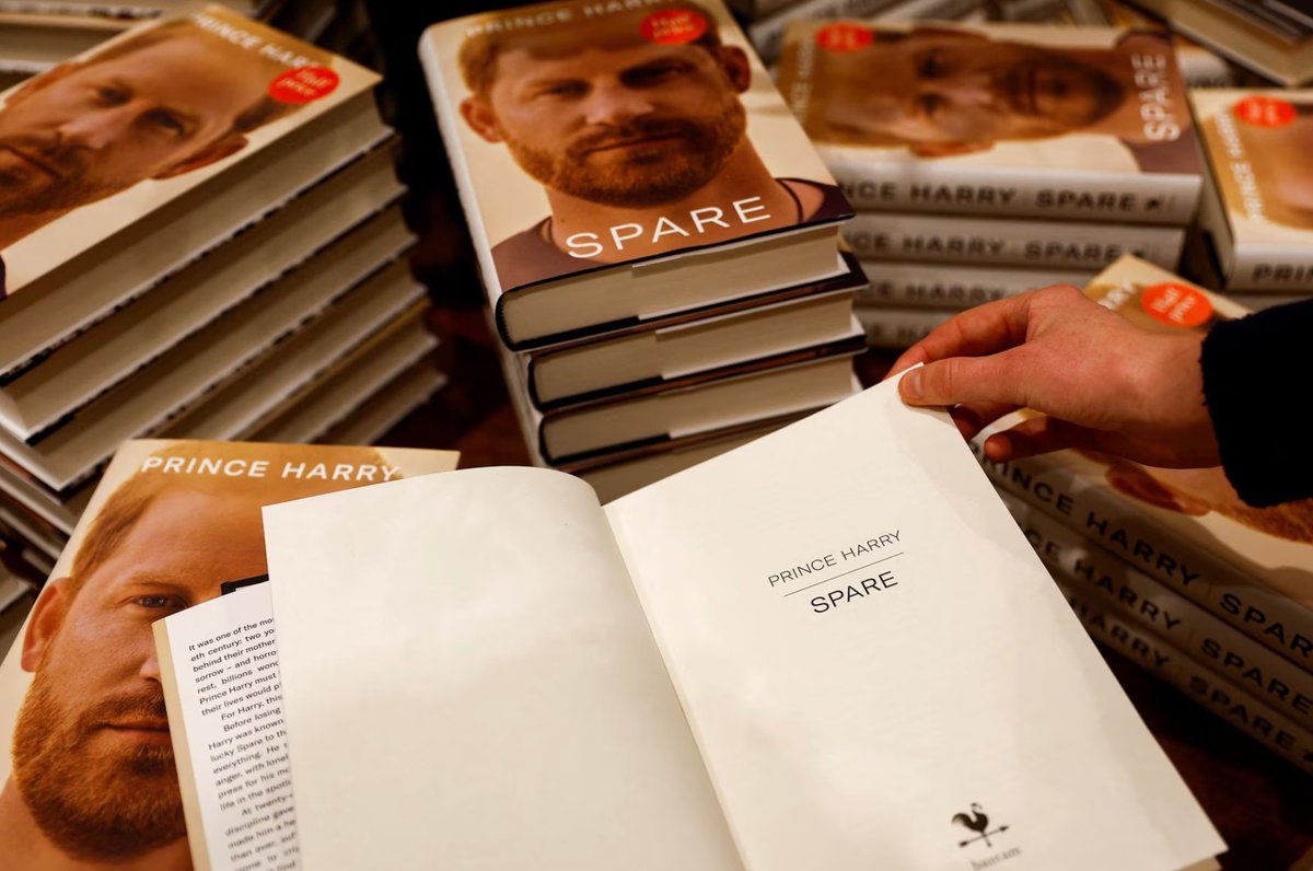 scobie's tweet photo. And there you have it! Spokesperson for @TransworldBooks, a UK division of Penguin Random House, tells me that Prince Harry's #Spare has become Britain's fastest selling non-fiction title of all time. It's, so far, recorded a sales figure of 400,000 copies across all formats. https://t.co/UR79lRe4DV
