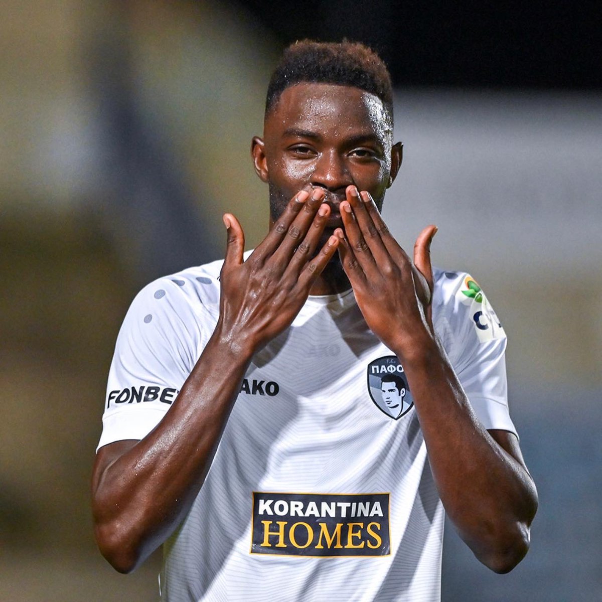 NameMoustapha's tweet photo. head up, always 💪🏾 . #cestdieuquidonne🤲🏾☝🏾❤️ https://t.co/tZmE93SkMj