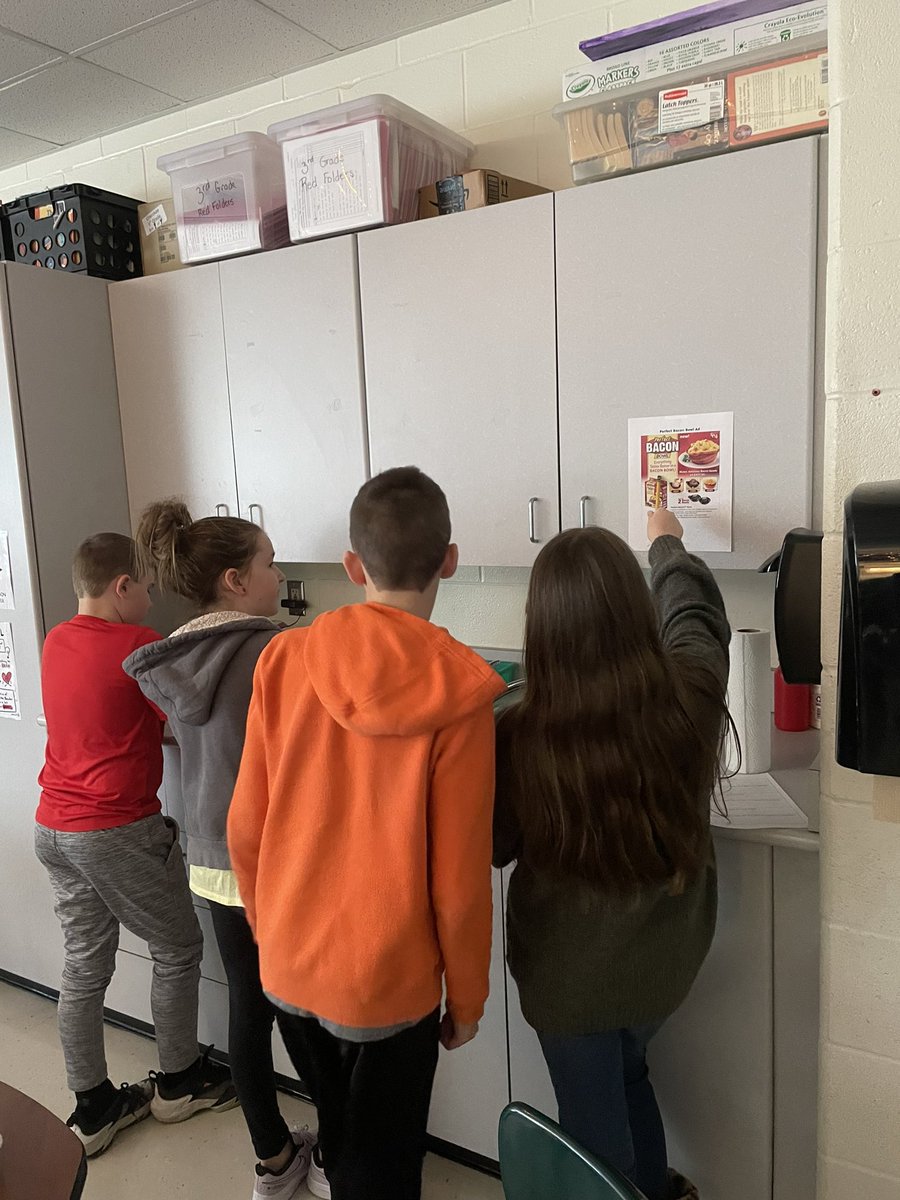 dcollinsela's tweet photo. Yesterdays, to introduce our new argumentative text unit, students did a gallery walk! They analyzed ads and petitions to identify their claims and evidence. #cheetahpride #WEareLakota https://t.co/V28dDSZi0T
