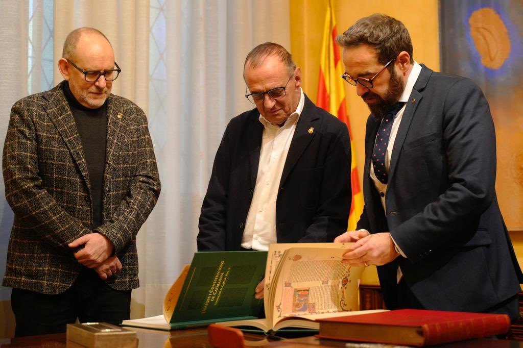 territoricat's tweet photo. 📷 El #conseller @julifernandez visita la @paerialleida
👆 Trobada per parlar de mobilitat, transports i urbanisme de la ciutat de #Lleida
➡️ Amb el #paer en cap @MiquelPueyo, la #delegada Montse Bergés i autoritats https://t.co/WKbetmFZv8