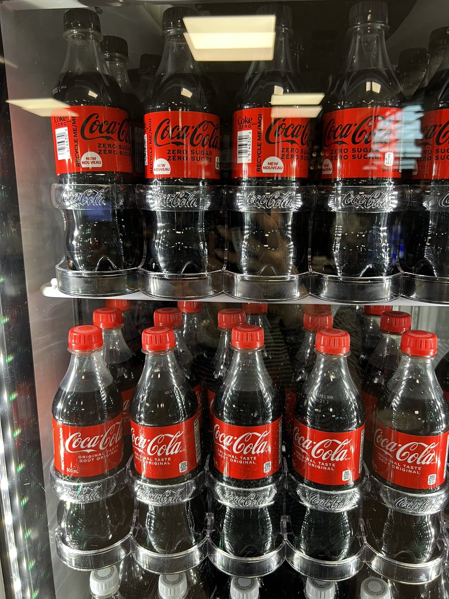 ElizabethAarts's tweet photo. @CocaCola your new labeling/branding makes it very difficult to distinguish between zero and regular.  #notafan https://t.co/4HsxVFOoFP
