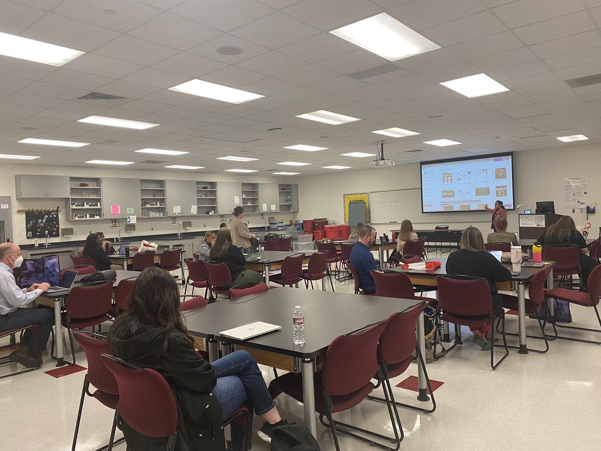 ArielKeller1013's tweet photo. @SPRINGintoDL is representing @SpringISD presenting to a full house at @Region4ESC DLC! 🤩Have you used @canva for education before? If not, you’re missing out! #SpringISDInnovate @cwhs_springisd @SISDInstTech @kholiday71 https://t.co/B1Nns8IcO4