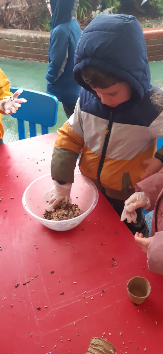 LEOforestschool's tweet image. At Forest School today the children @CCIacademy have been learning the names of the common garden bird’s. We had fun making sticky bird feeders using seeds and fat as well as popcorn chains.
#BigSchoolsBirdwatch #RSPB_learning 🐦🦜
