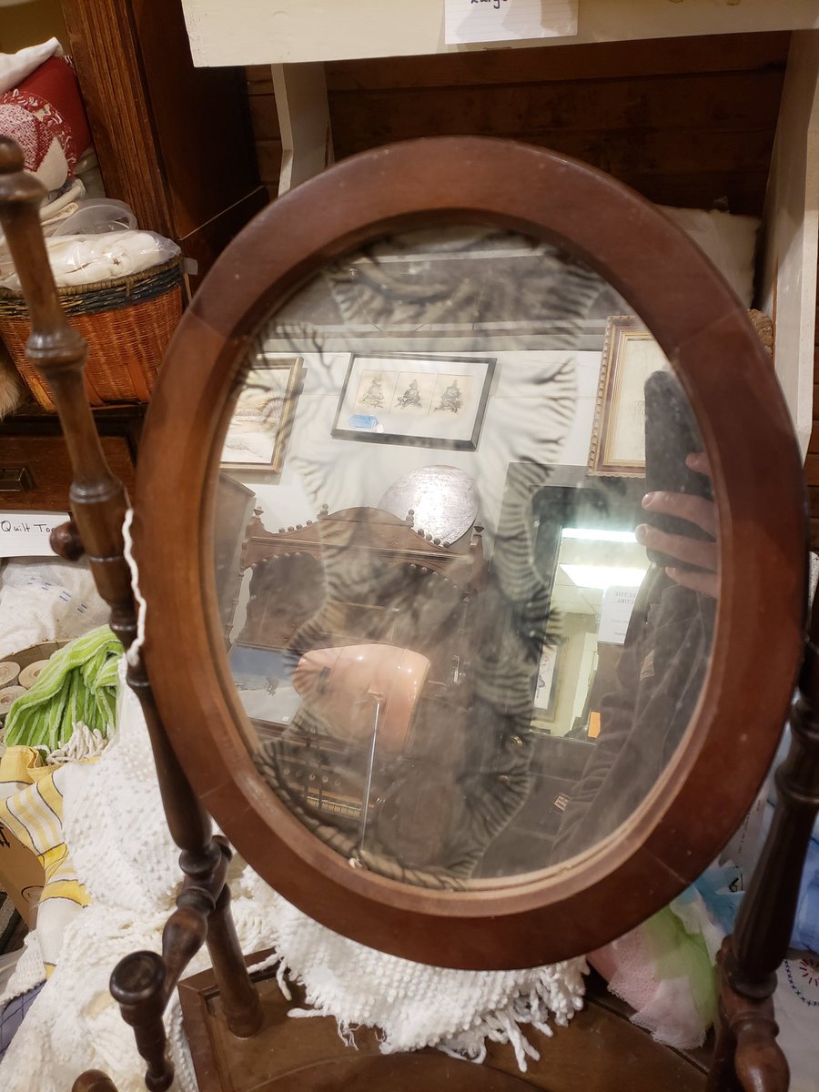 Caustic_Reality's tweet photo. I've started to notice these black veins appearing in the mirrors... Why am I the only one here? #Alone #TuesdayVibe #TheNoisesFollowedMe https://t.co/fNmHkPZI0s