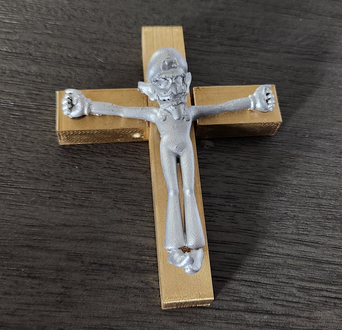 VinnyVinesauce's tweet image. Just received this in my pobox with no explanation. Yes, that's waluigi. Should I be worried?