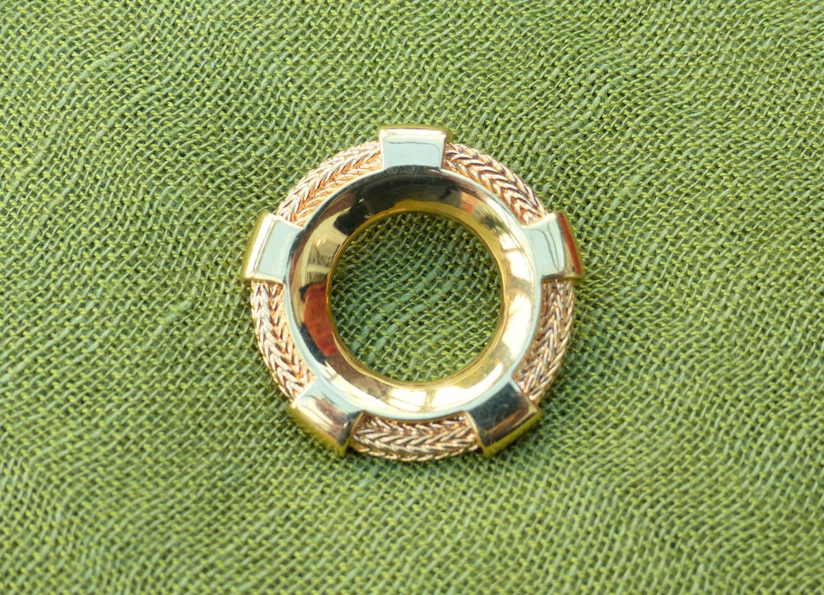 Vintage Monet in my #etsy shop: MONET Gold-Plated Circular Brooch, BNWT, Vintage 1980s £24+pp
etsy.me/3vPPvVt

#etsyuk #etsyvintage #vintage #vintage1980s #1980s #80svintage #vintagejewelleryfun #vintagenecklace #80s #80sfashion #vintagemonet #monetbrooch