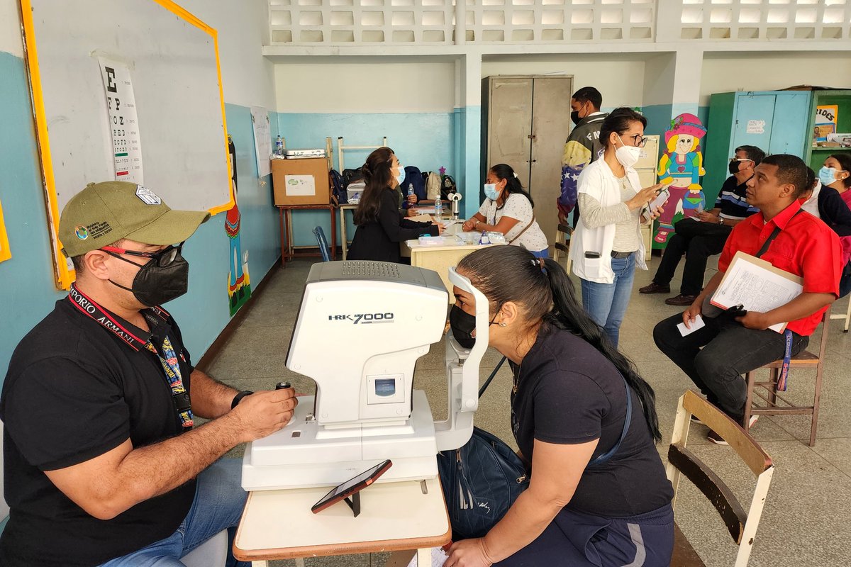 _LaAvanzadora's tweet photo. ¡Una hermosa labor del Pdte. @NicolasMaduro!

Junto al gran equipo del @IpasmeOficial llegamos al Liceo Nacional Andrés Eloy Blanco de la parroquia Sucre, realizamos una nueva Jornada Médica Integral para los/as Jubilados/as y activos del sector educativo. (1/4)

@MPPEDUCACION https://t.co/iGX6njndWx