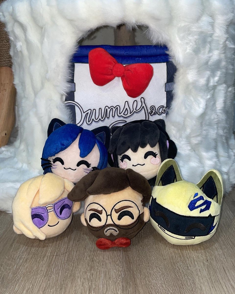 DrumsyOfficial's tweet photo. Please help this feral cat is holding me hostage
Selecting people who retweet this and follow @youtooz to win a plushie set!
Seriously he keeps hurting me help https://t.co/Z9Tds5ibMM
