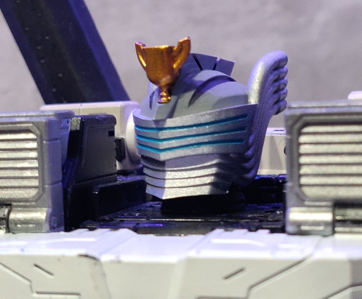 TheClutterdDesk's tweet photo. So after 8 months the Autobot race team project is finished and I gladly give you VictoryLap

Thoughts?

Extremely massive thanks to @Sam_Makes_Toys for his help on the amazing combiner head.

#Transformers #combiner #Maccadam #custom #race https://t.co/izWTCSOd5P