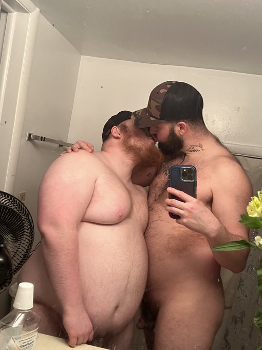 ?? bro are u gay? @The_Roaminghog https://t.co/ODucn82Bhd