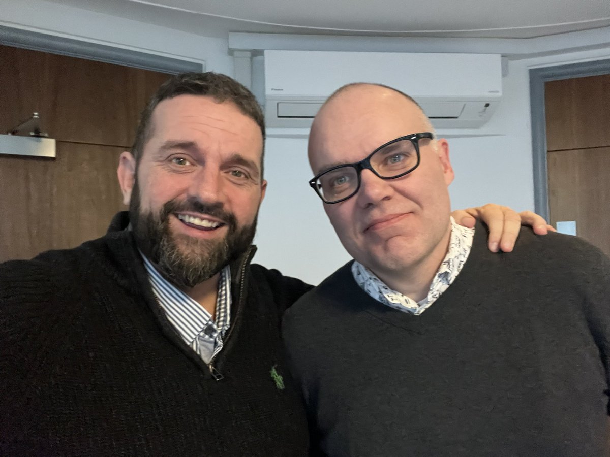DerekPluto's tweet photo. A privilege to spend some time in Iain MacLeodโs company today. Co-writer for the AWESOME @trailerparkboys bhruidhinn sinn โsa Ghaidhlig and took some time to share thoughts on our team @WestHam A great guest for you @RobPritchard78 @WestHamWayCom #COYI #TrailerParkBoys #deeecent https://t.co/6EZ1GMLkf0