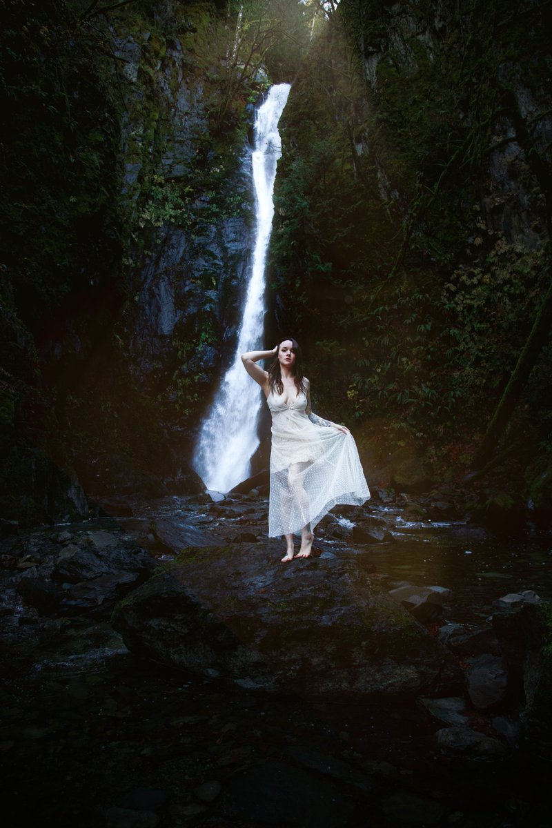 Winter waterfalls with Heather 
.
.
.
.
.
#canada #britishcolumbia #vancouverisland #waterfall #cold #modelingphotography #modelsofinstagram #yyjmodel #yyjphotographer #model #beauty #fineart #finartphotography #adobe #canoncanada #magical #nature #naturephotography