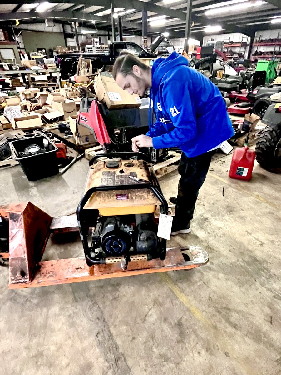TupeloEngine's tweet image. Repairing another generator today! Be sure to bring yours to us to keep it maintained and in tip top shape. You never know when you will need it. #smallenginerepair #generators #generatorrepair  #generatorseason