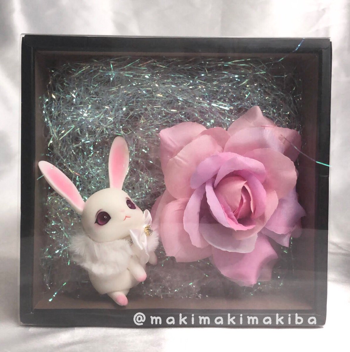 mmmakiba_doll's tweet photo. あとはバレンタインのラッピング用の箱に🐰白紅ちゃん🐰が汚れない様にディスプレイ且つ保管してる😊
それとRTだかでお見かけした可愛いケースにシルバニアに赤ちゃん達ディスプレイしつつお出掛けにも連れて行けるよ✨滅茶苦茶可愛い！
#sakurapaper #シルバニアファミリー 
#セリア #seria https://t.co/Ky5tFvLjqB