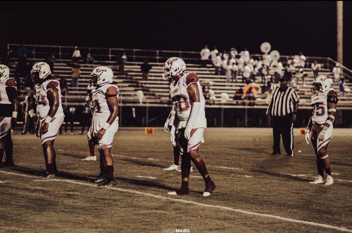 JohnathanHodg17's tweet photo. Who want a 6’3 240 Defensive End? https://t.co/RVpeegMnEK
