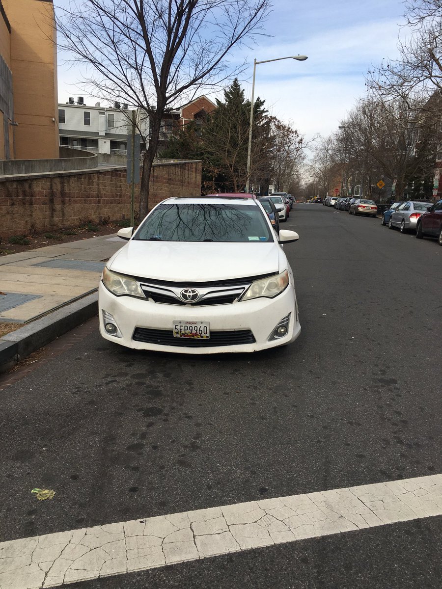 ⁦@DCDPW⁩ @311DCgov Parking enforcement please. Illegal parking blocking clear access to intersection. White Toyota sedan MD 5EP9960 (1300 block of Park Road NW at intersection of Holmead Place NW). #DPWorks4DC