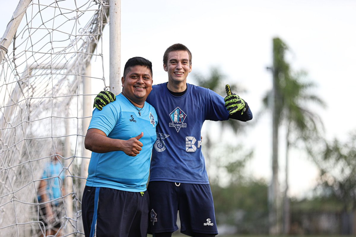 Progreso_FC's tweet photo. ¡Excelente martes! ☀️ ¡Continúa la preparación del Tiburón de cara a la @LigaTDP ! 🔥

#ReyesDelMar 🔱 #ProgresoFC 🦈 https://t.co/EhNuUAAw64