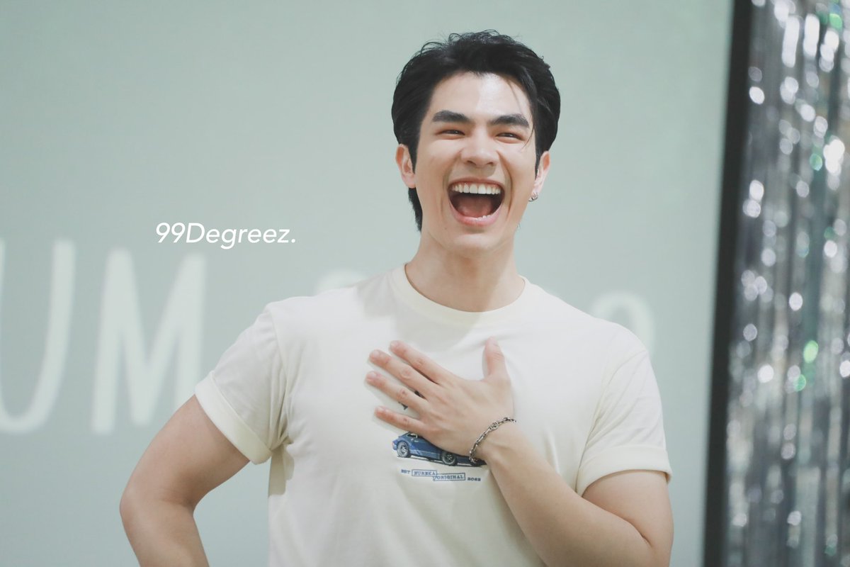 withmileapo1524's tweet photo. @milephakphum Not sweeter than your sMile ,Baby Mile @milephakphum Take a full rest Dear. Love you today too 💚

Pic Cr to 99Degreez 
#GreenyRose 
#MilePhakphum https://t.co/I2sP7zPUcc
