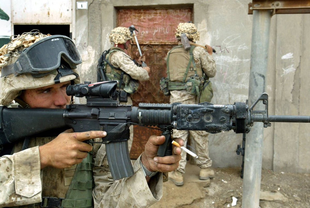 Sam_but_Ham's tweet photo. US troops during the Iraq War,2003 https://t.co/7yiZvPgff9