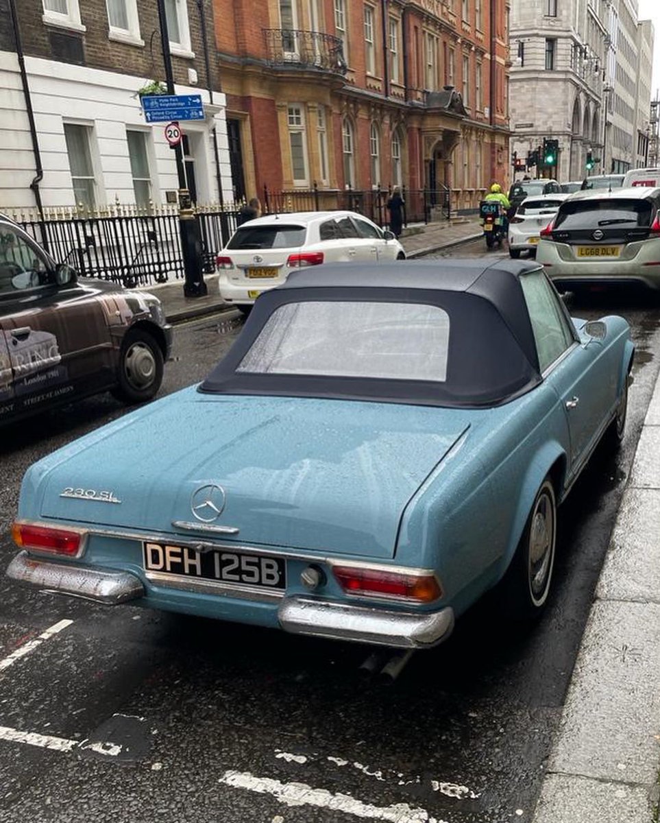 “It’s a shitty January day in London. What car shall we take? I know; the SL.”
Can only just imagine that conversation but, anyway, respect.

#classiccars #classicmercedes
#mercedessl #mercedespagode #mercedespagoda #mercedes230sl #mercedesw113