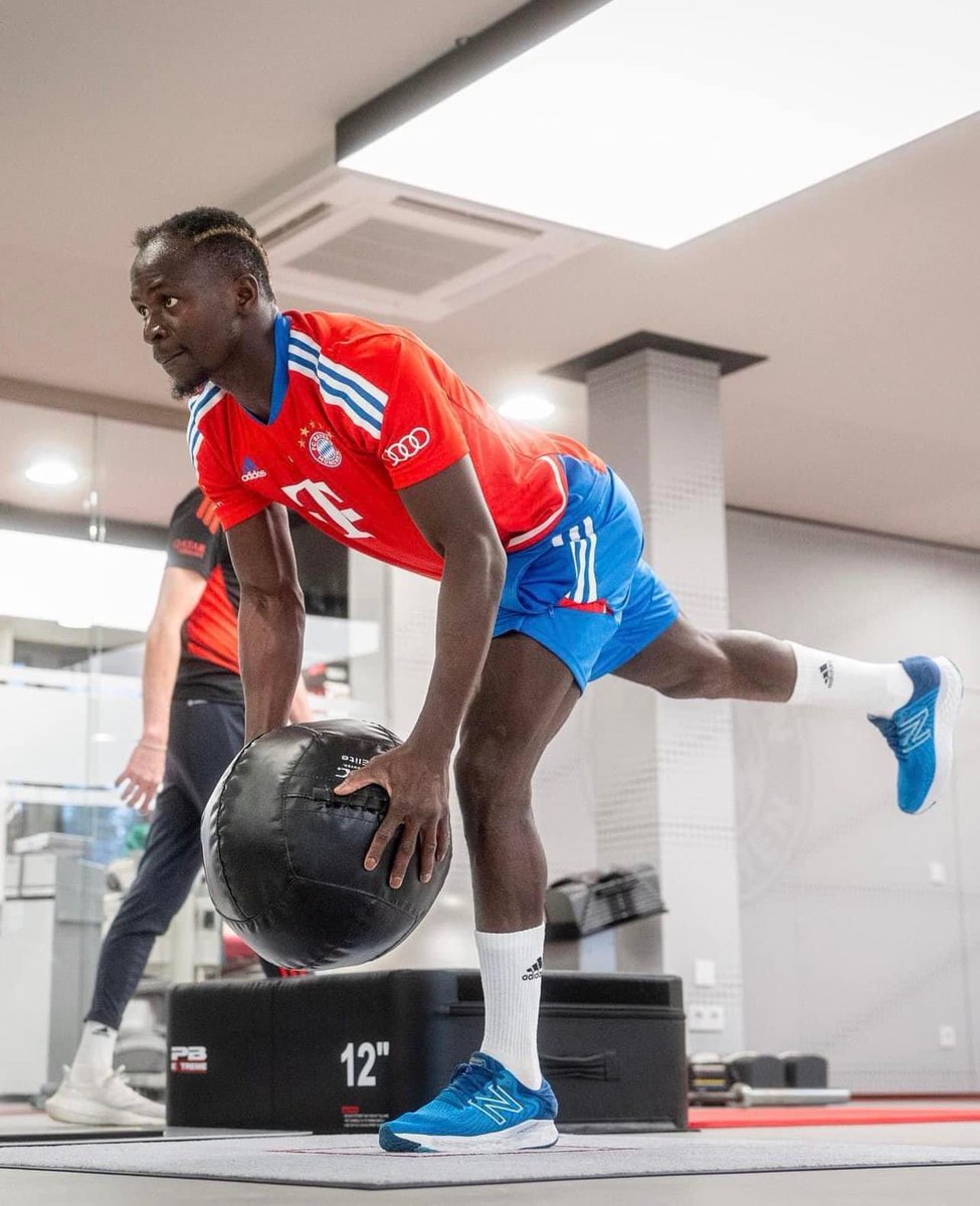 FootballSenegal's tweet photo. Step by step | #sm10 #sm17 @FCBayernUS #football https://t.co/OmaKhgsLXR